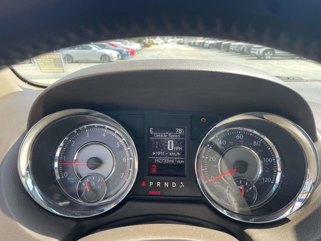 Used 2013 Chrysler Town & Country Touring image 16