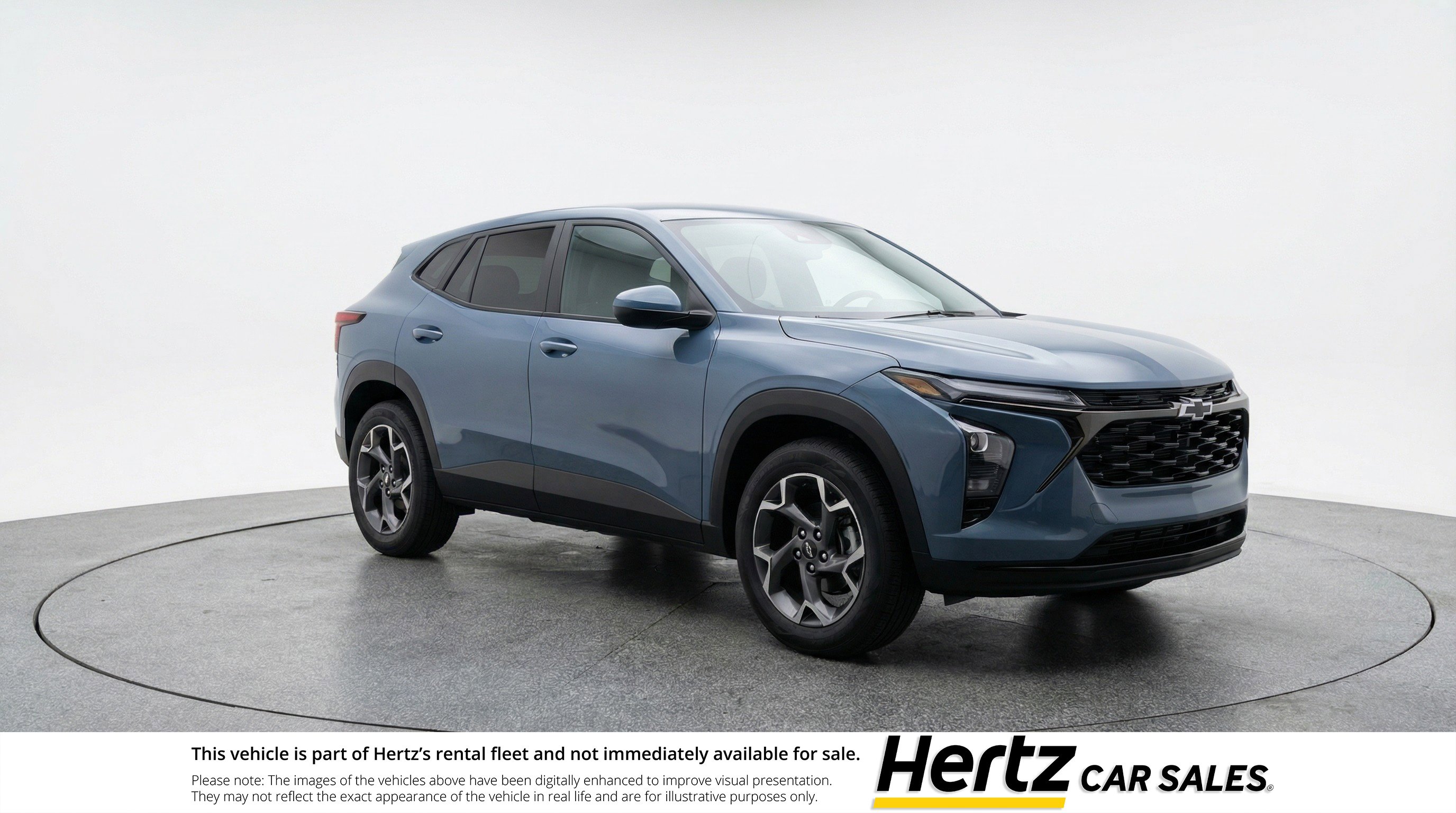 Used 2025 Chevrolet Trax LT FWD image 1