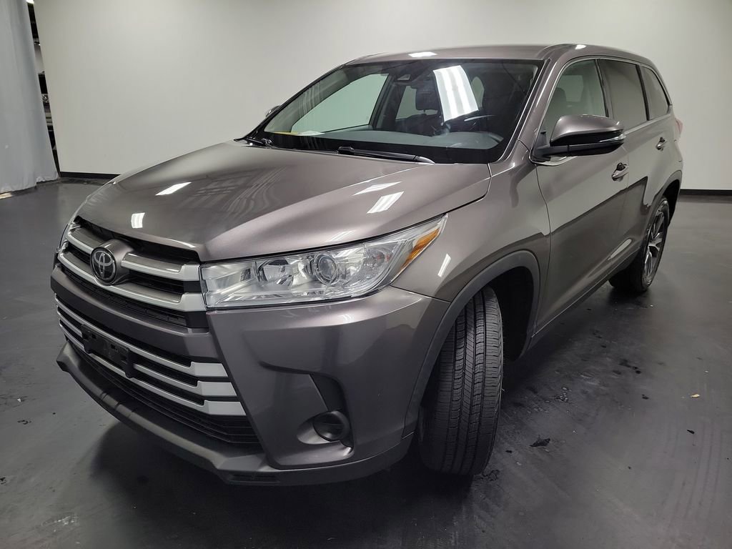 Used 2019 Toyota Highlander LE FWD image 4