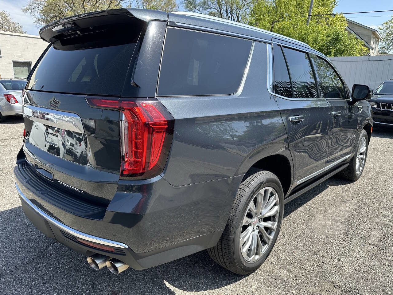 Used 2021 GMC Yukon Denali w/ Denali Premium Package image 7