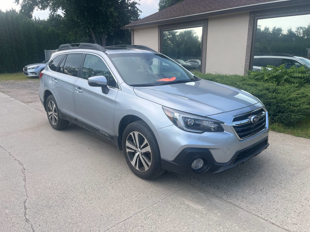 Used 2018 Subaru Outback 2.5i Limited AWD/4WD image 1