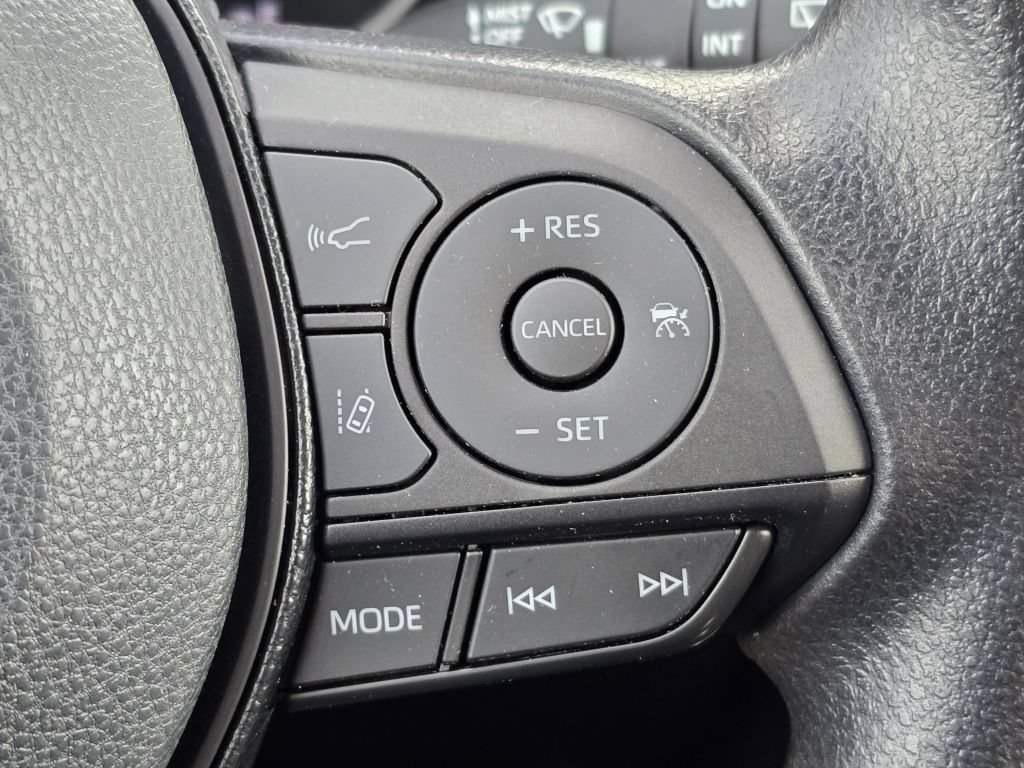 Used 2021 Toyota RAV4 XLE w/ Convenience Package AWD/4WD image 15