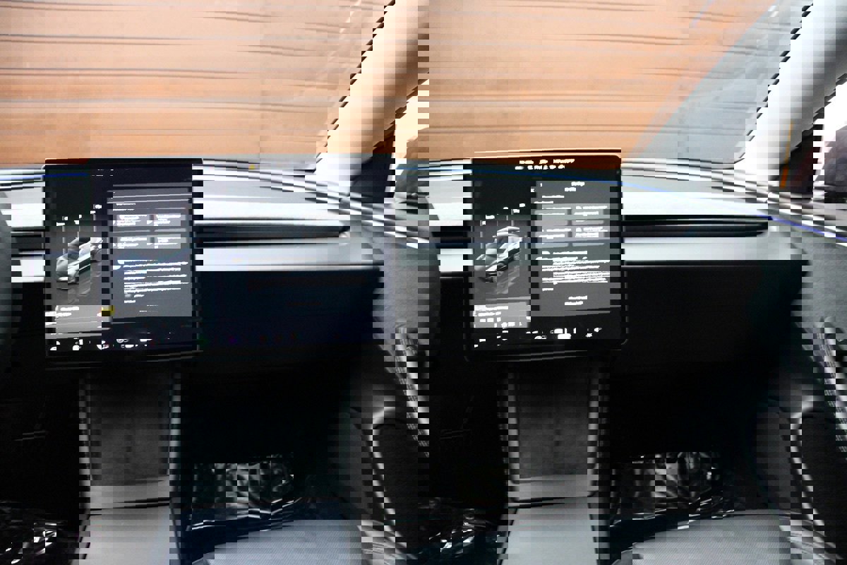 Used 2025 Tesla Model 3 Long Range image 34