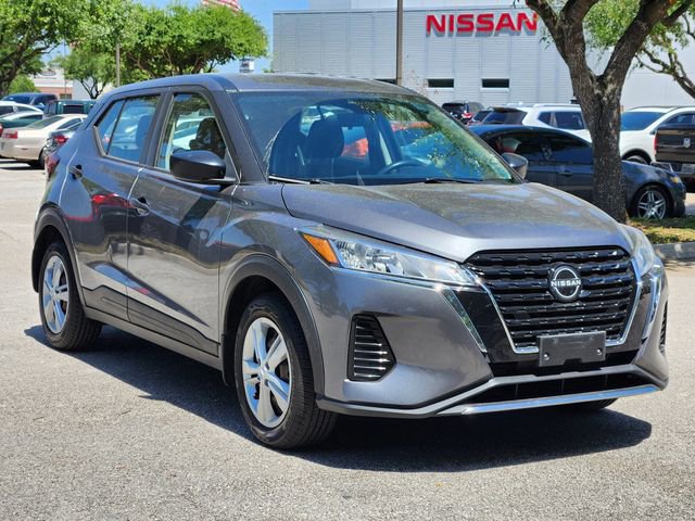 Used 2022 Nissan Kicks S image 2