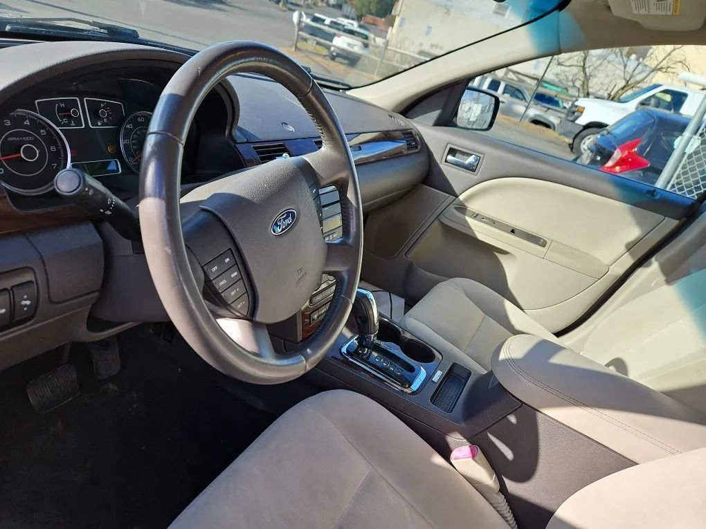 Used 2008 Ford Taurus SEL image 17