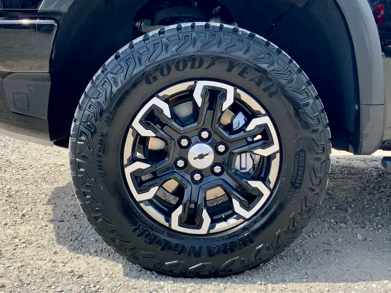 Used 2023 Chevrolet Silverado 1500 ZR2 w/ Technology Package AWD/4WD image 15