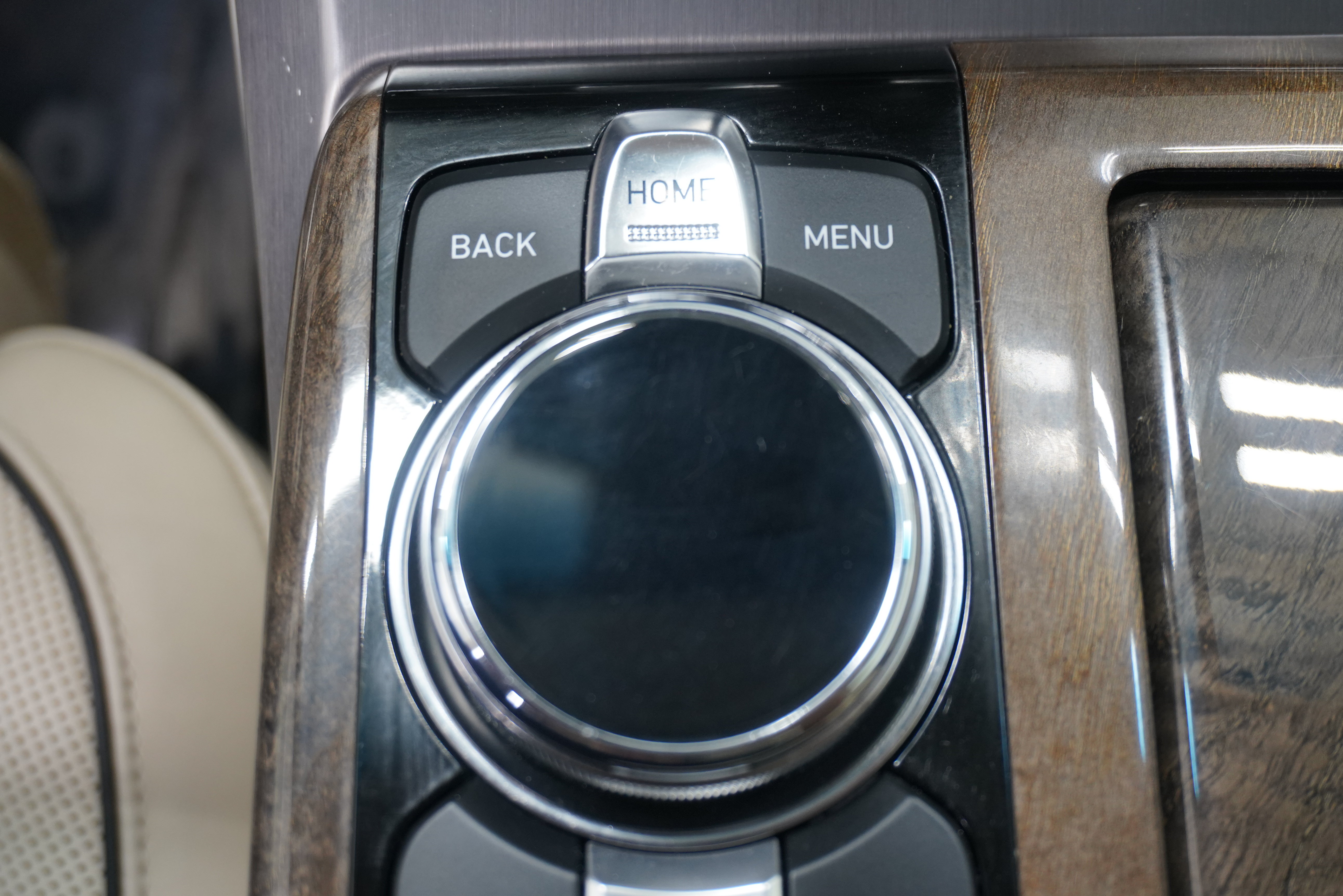Used 2018 Genesis G90 5.0 Ultimate AWD/4WD image 23