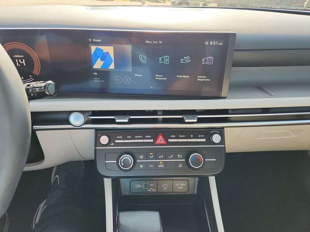 Used 2025 Hyundai Tucson SE image 16