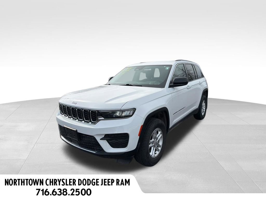 Certified 2023 Jeep Grand Cherokee Laredo image 1