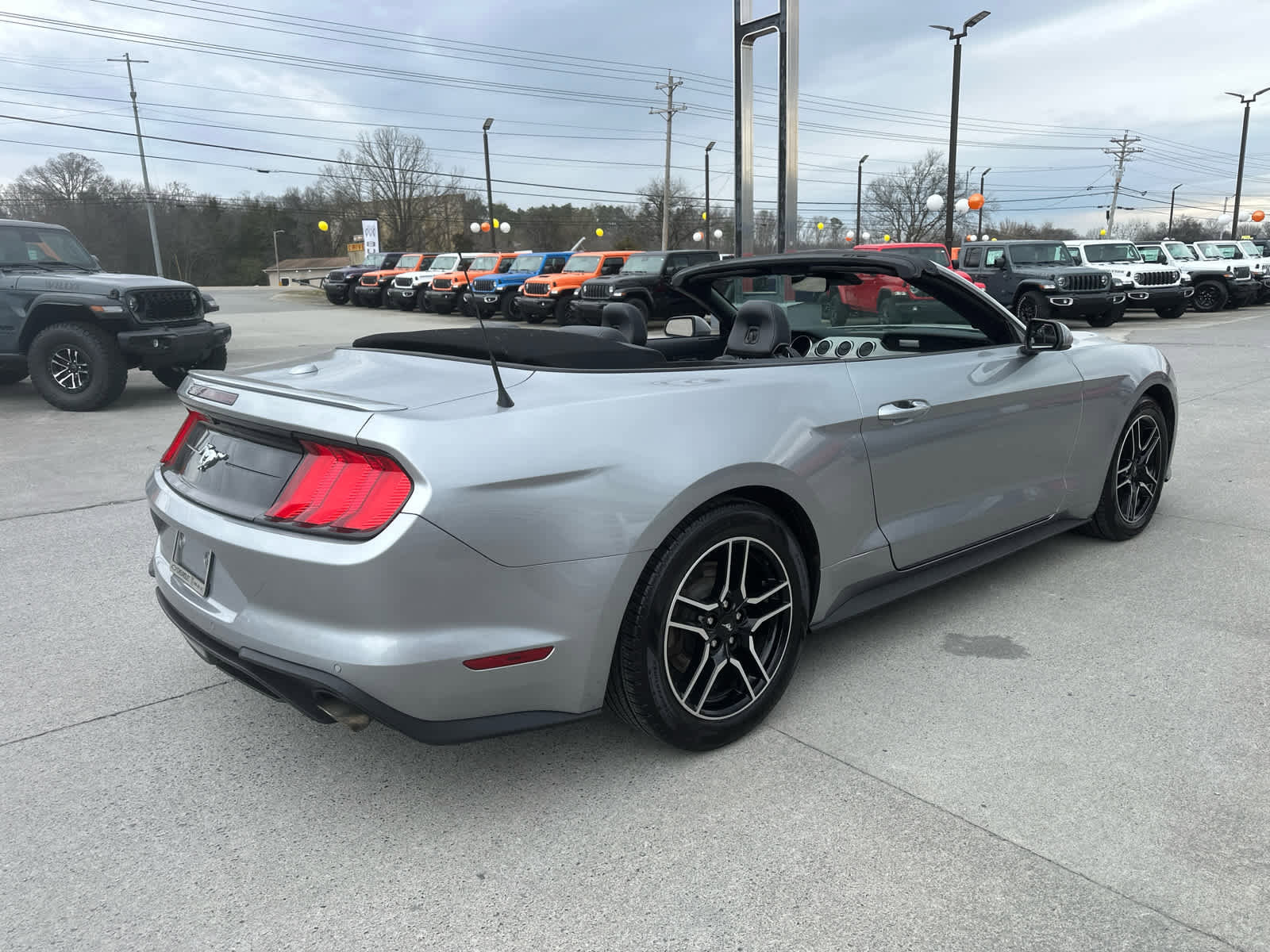 Used 2022 Ford Mustang Premium RWD image 6