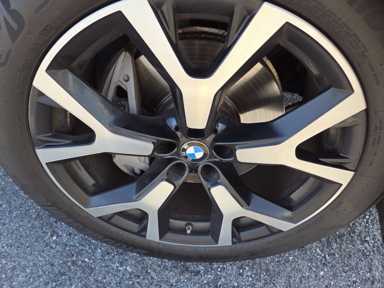 Used 2021 BMW X7 xDrive40i w/ Premium Package AWD/4WD image 12