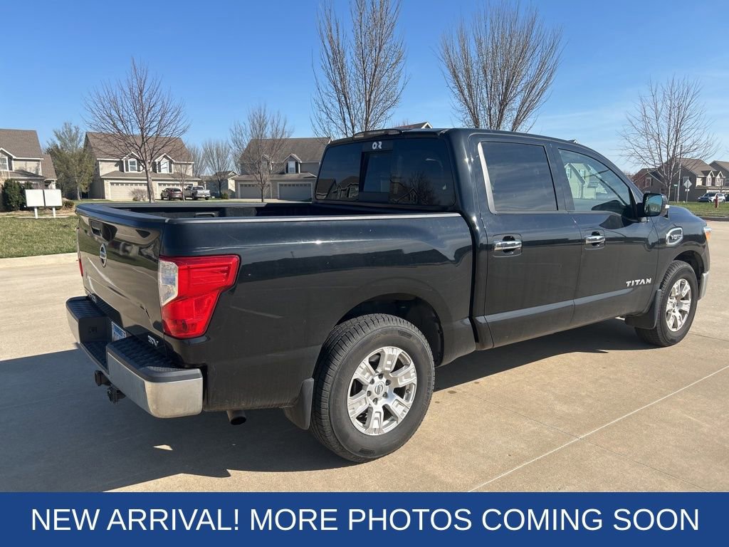 Used 2017 Nissan Titan SV image 5