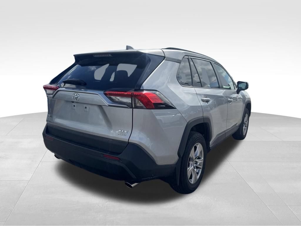 Used 2023 Toyota RAV4 XLE AWD/4WD image 3