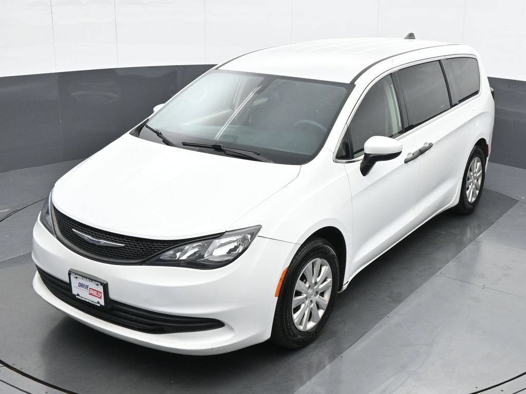 Used 2020 Chrysler Voyager L FWD image 18