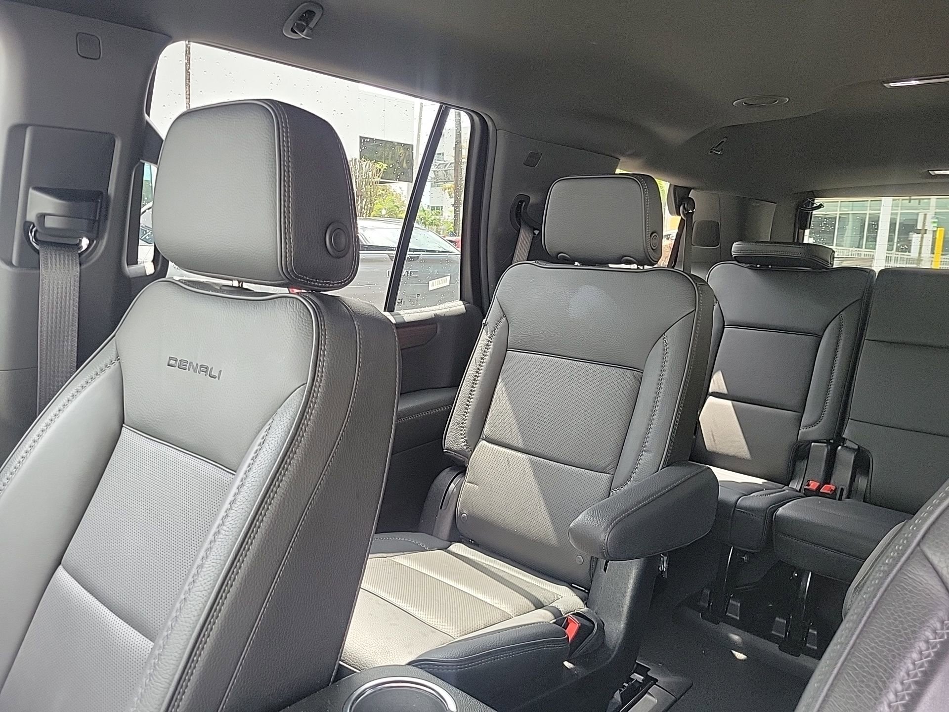 Used 2025 GMC Yukon Denali AWD/4WD image 30