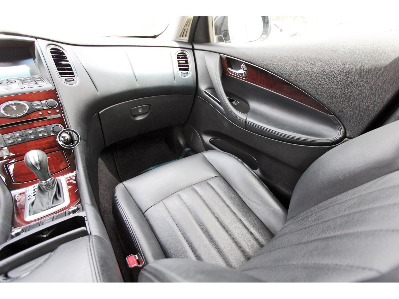 Used 2016 INFINITI QX50 AWD w/ Premium Plus Package image 12