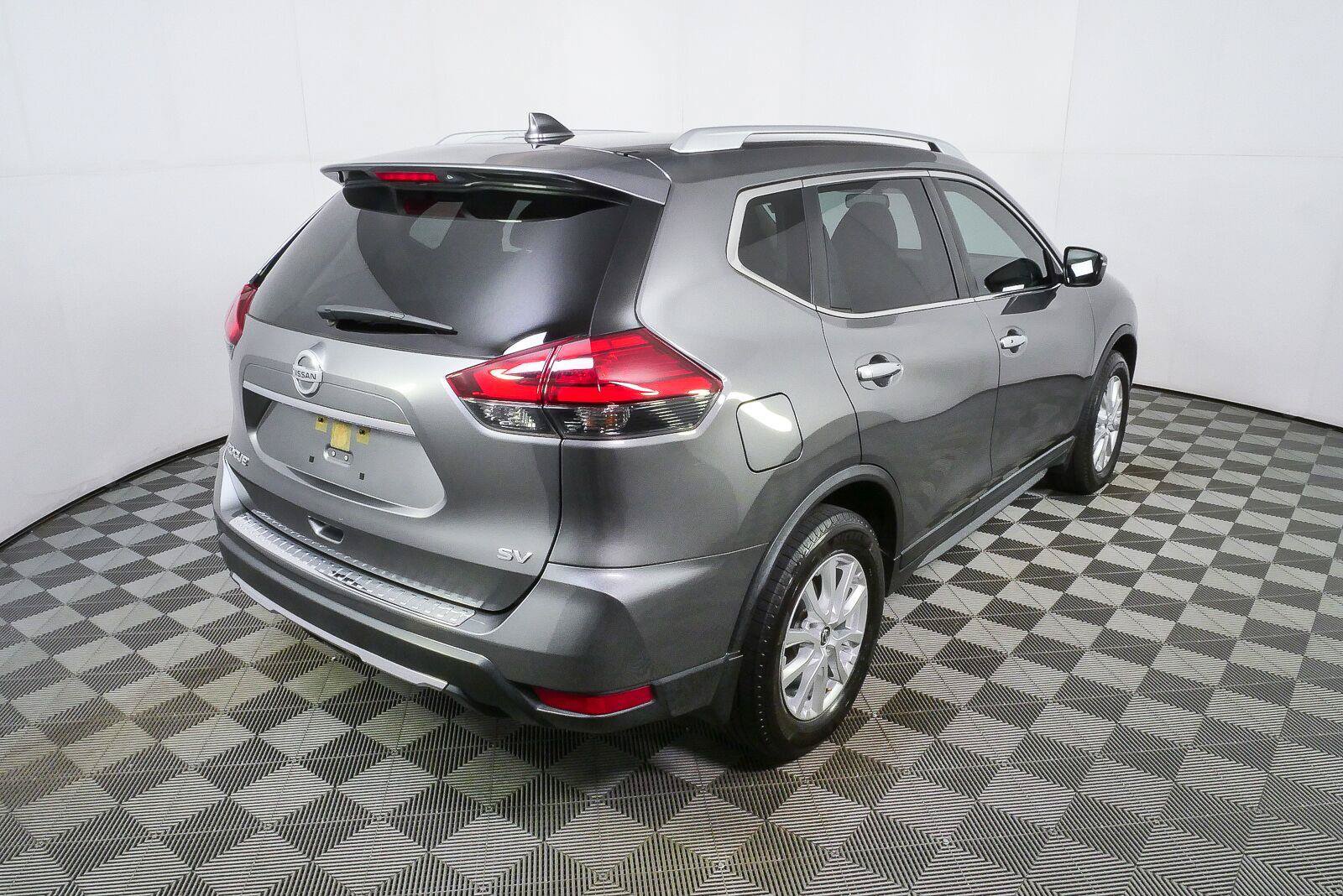 Used 2017 Nissan Rogue SV FWD image 9