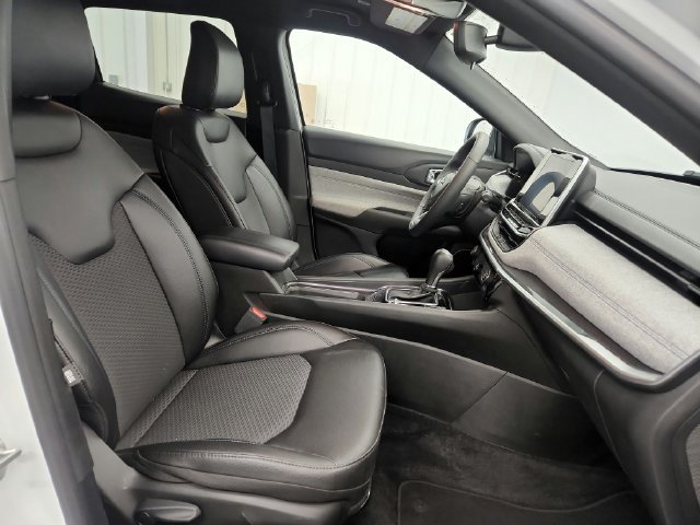Used 2025 Jeep Compass Latitude AWD/4WD image 22