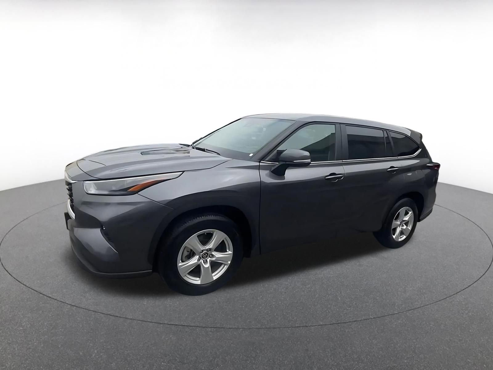Used 2025 Toyota Highlander LE image 7