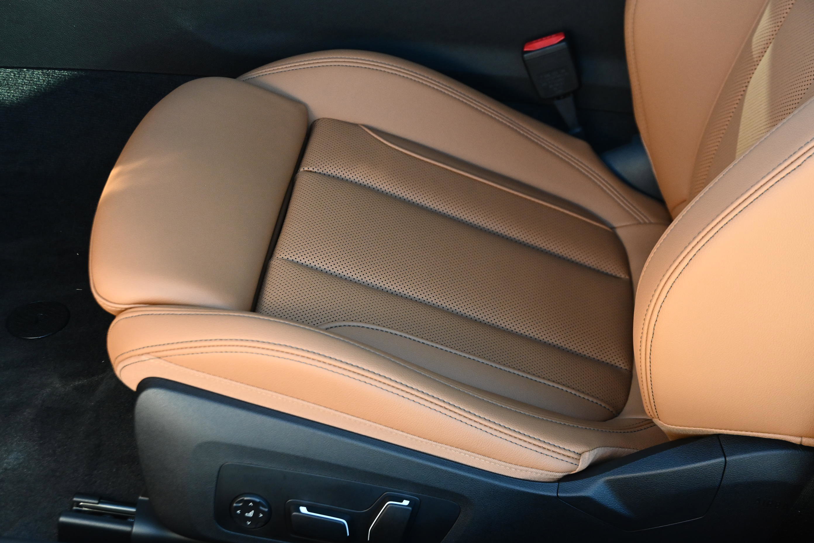 New 2026 BMW 430i xDrive Convertible w/ Premium Package image 23