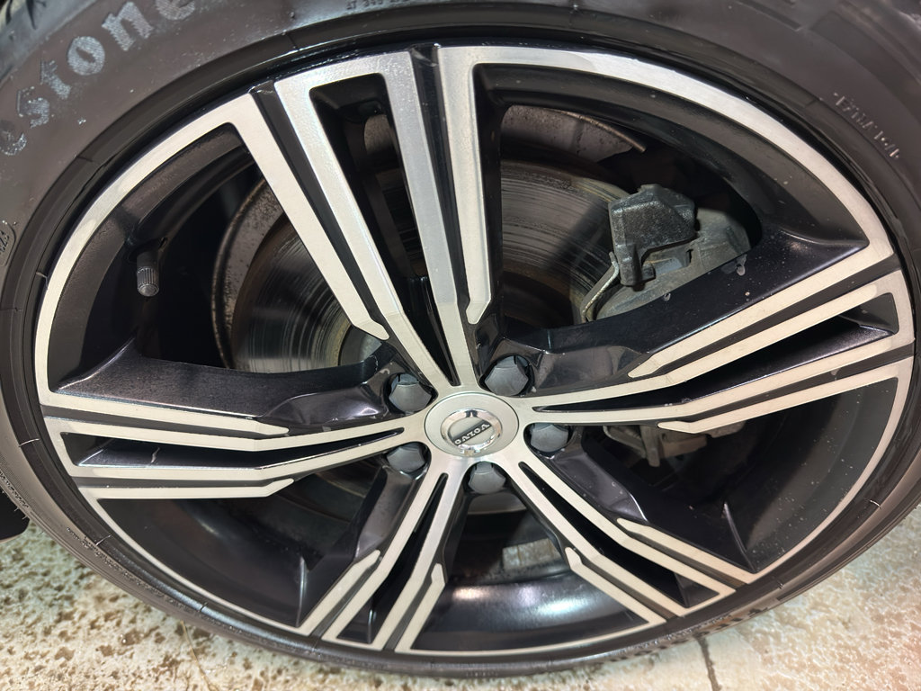 Used 2019 Volvo S60 T8 Inscription image 36