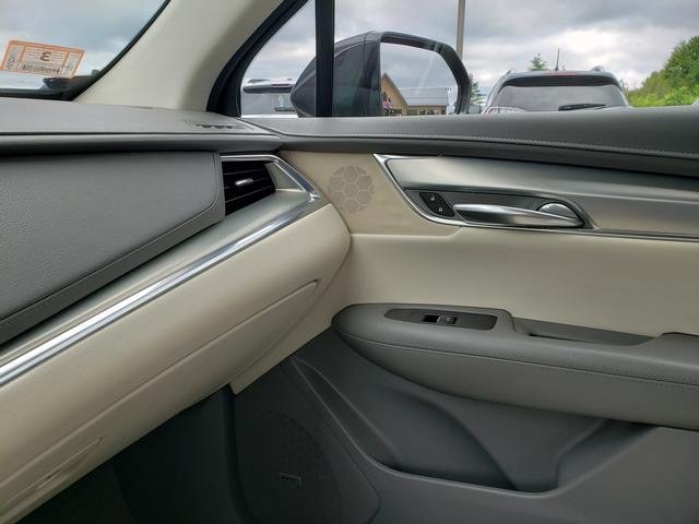 Used 2018 Cadillac XT5 Luxury w/ Driver Awareness Package AWD/4WD image 26