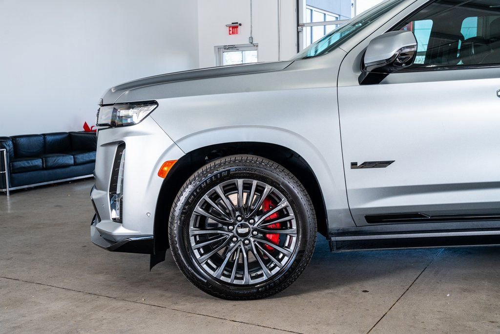 Used 2023 Cadillac Escalade ESV V image 9