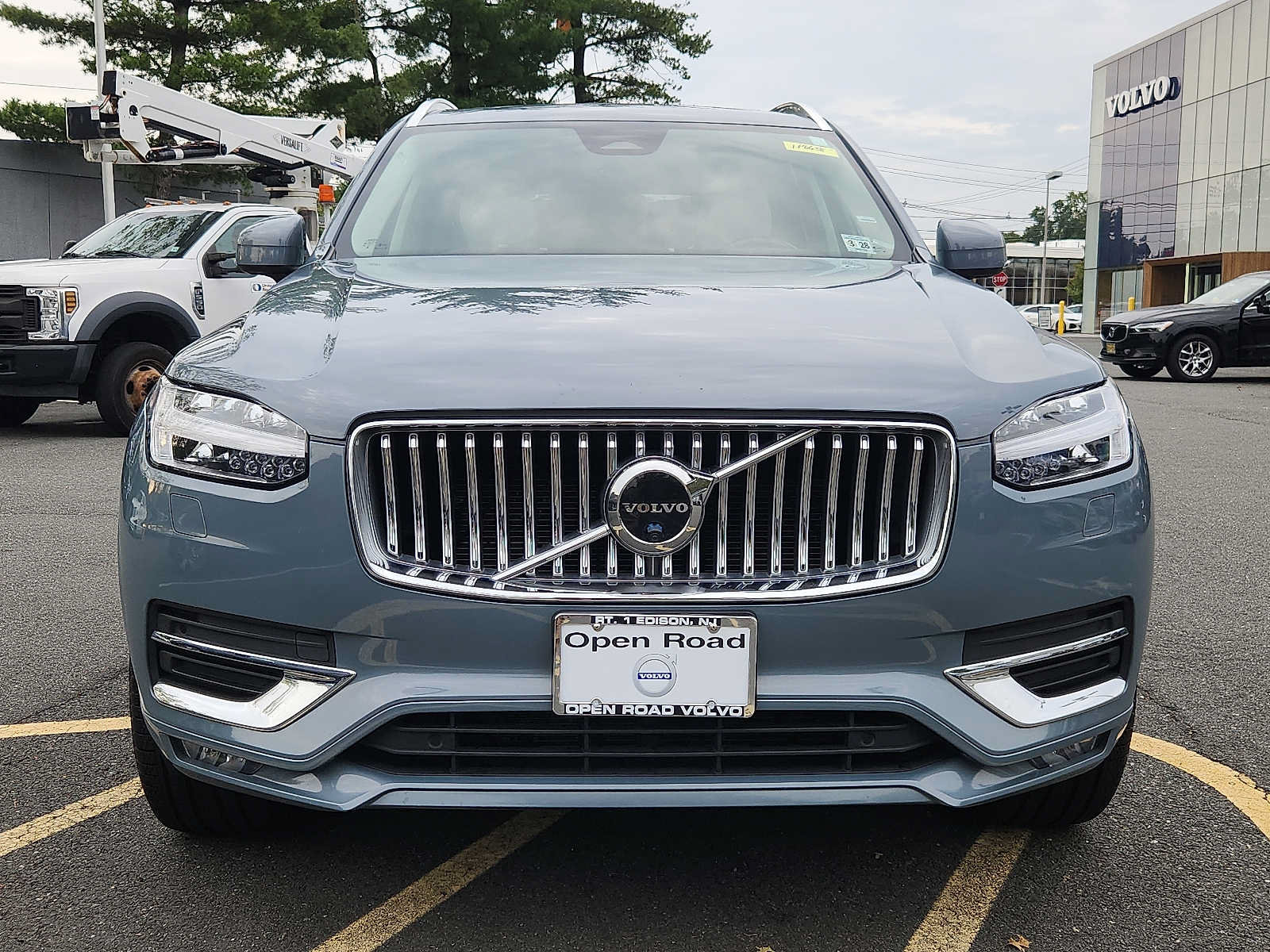 Used 2023 Volvo XC90 B6 Plus w/ Protection Package AWD/4WD image 2