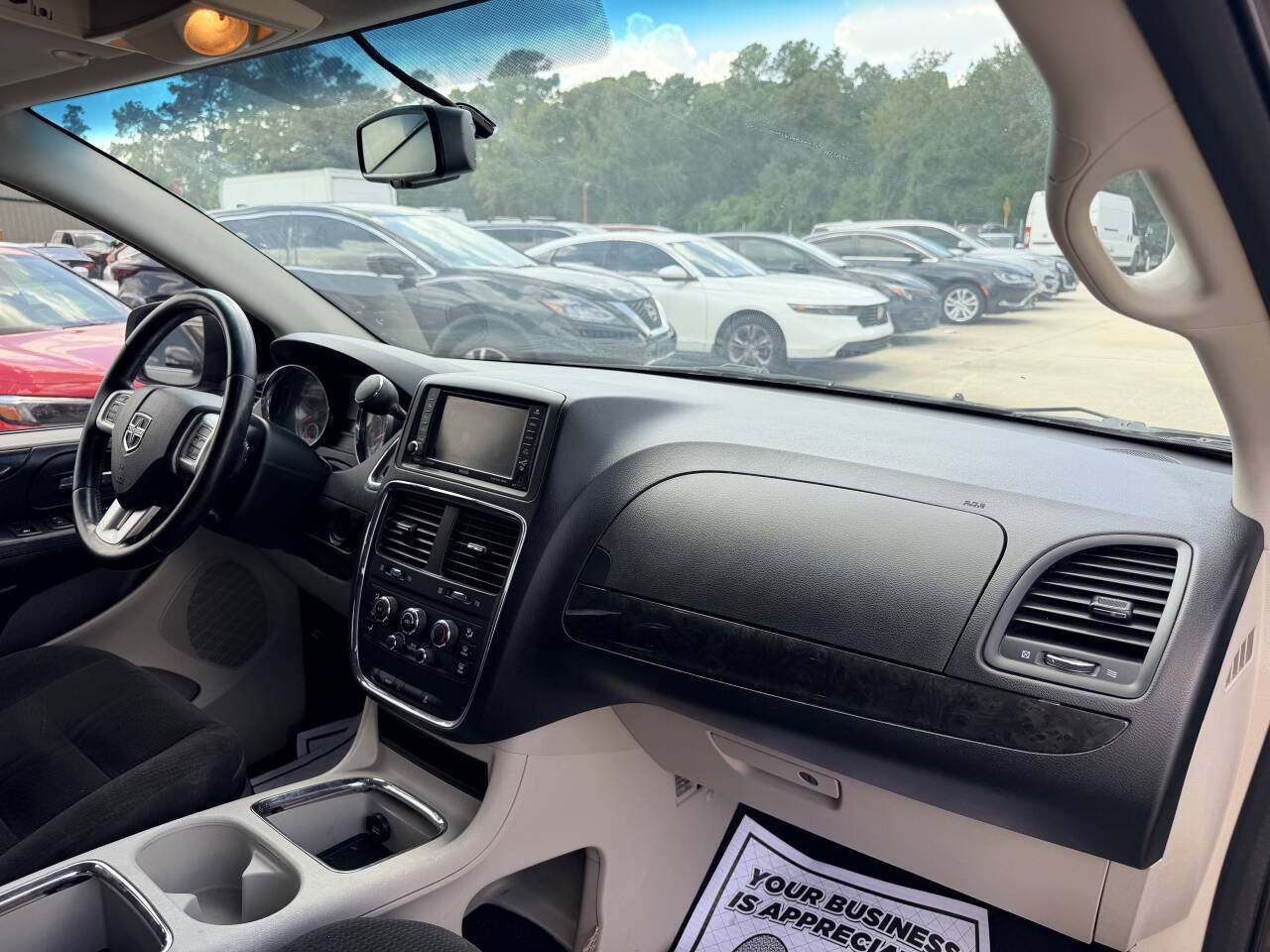 Used 2015 Dodge Grand Caravan SXT w/ UConnect Hands-Free Group FWD image 24