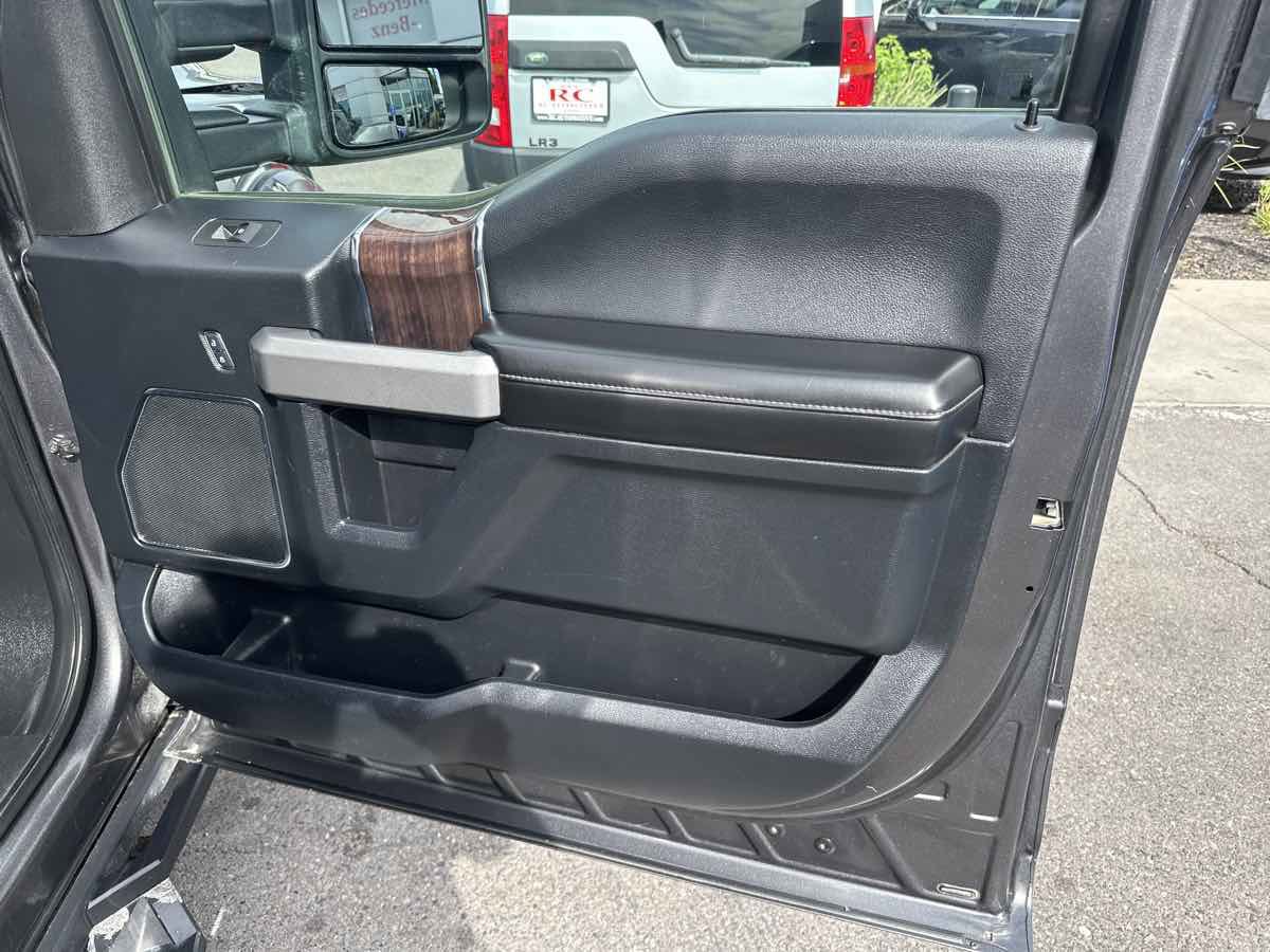 Used 2017 Ford F150 Platinum w/ Equipment Group 701A Luxury image 18