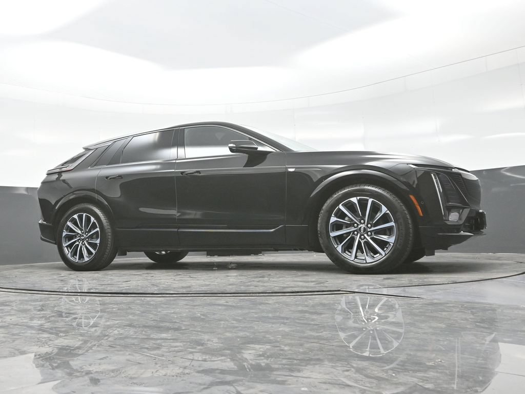 Certified 2025 Cadillac Lyriq Luxury AWD/4WD image 28