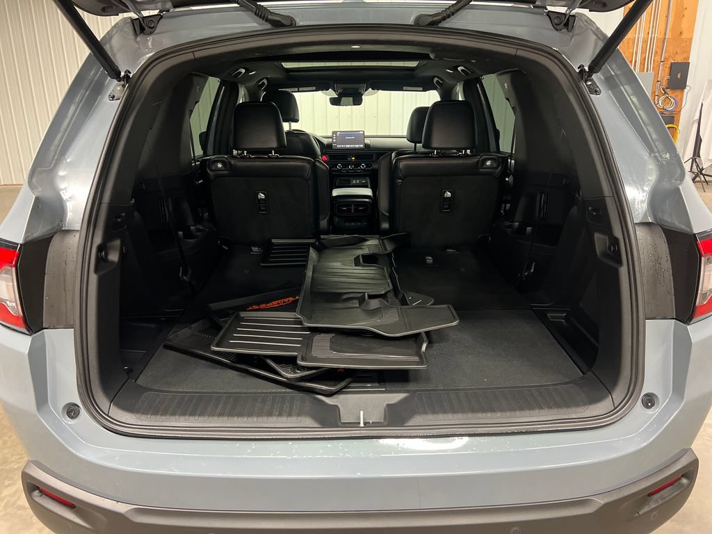 Used 2025 Honda Pilot TrailSport image 11
