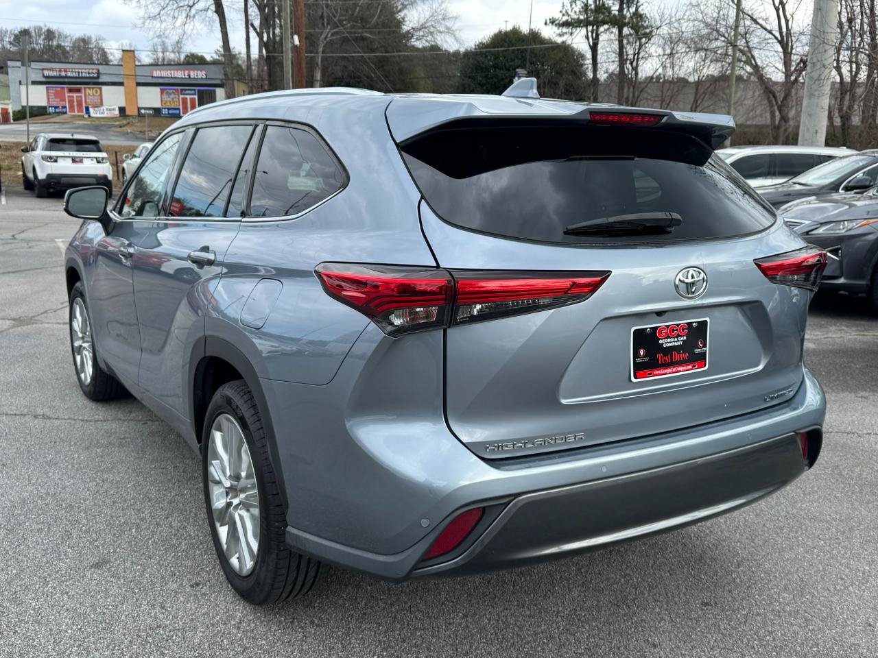 Used 2020 Toyota Highlander Limited FWD image 5