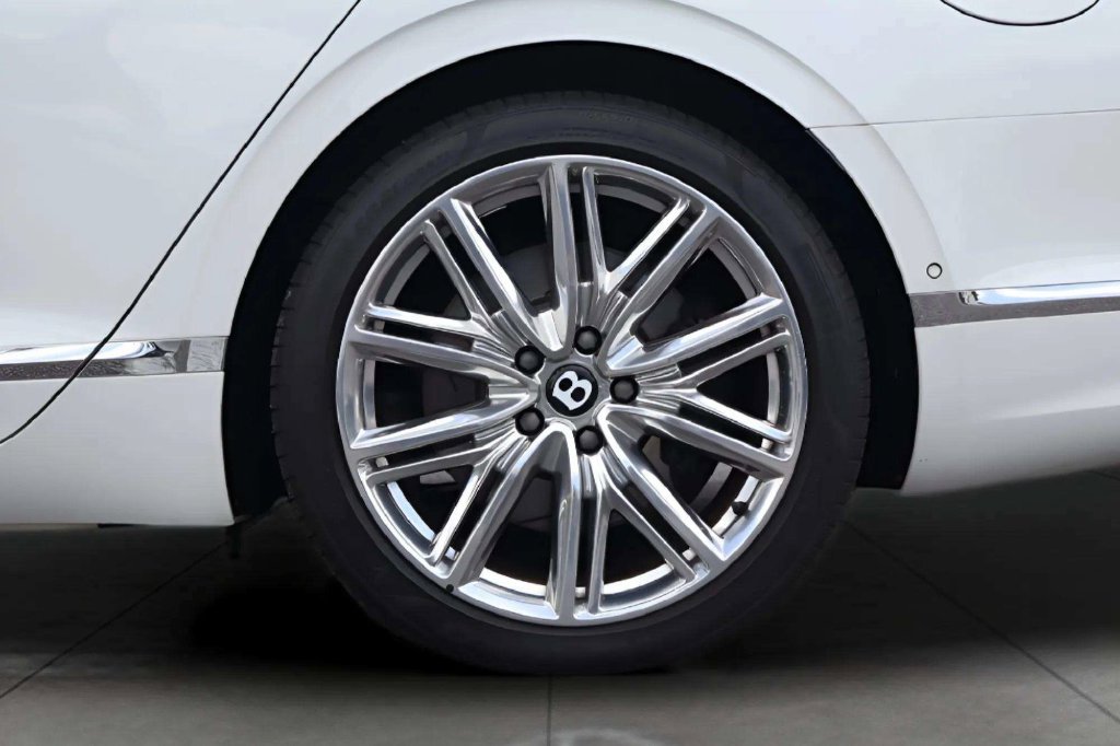 Used 2022 Bentley Flying Spur Plug-In Hybrid AWD/4WD image 29