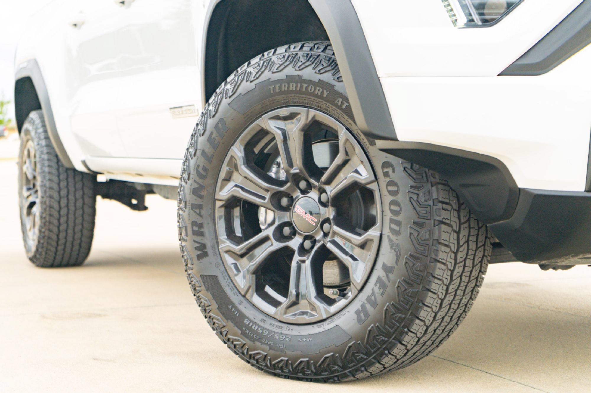 Used 2025 GMC Canyon Elevation w/ Convenience Package RWD image 2