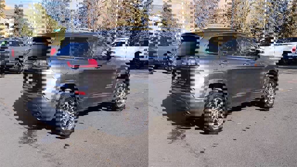 Used 2019 Jeep Cherokee Latitude Plus w/ Comfort/Convenience Group image 9