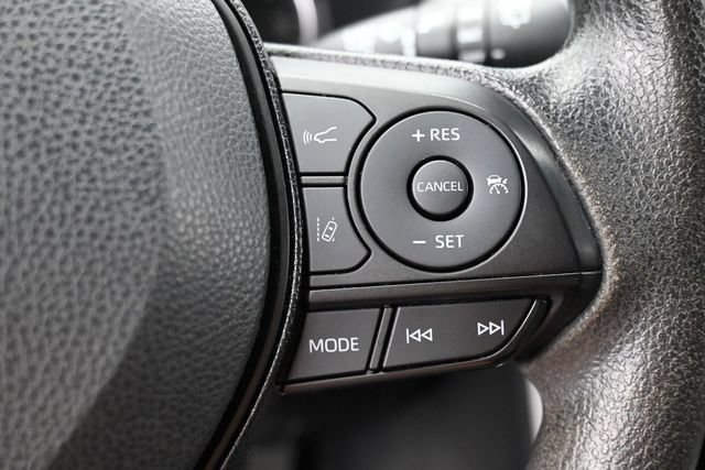 Used 2021 Toyota RAV4 XLE FWD image 16