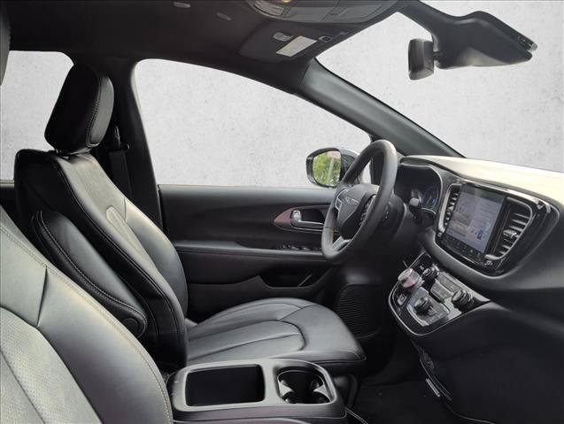 Used 2025 Chrysler Pacifica Select FWD image 29