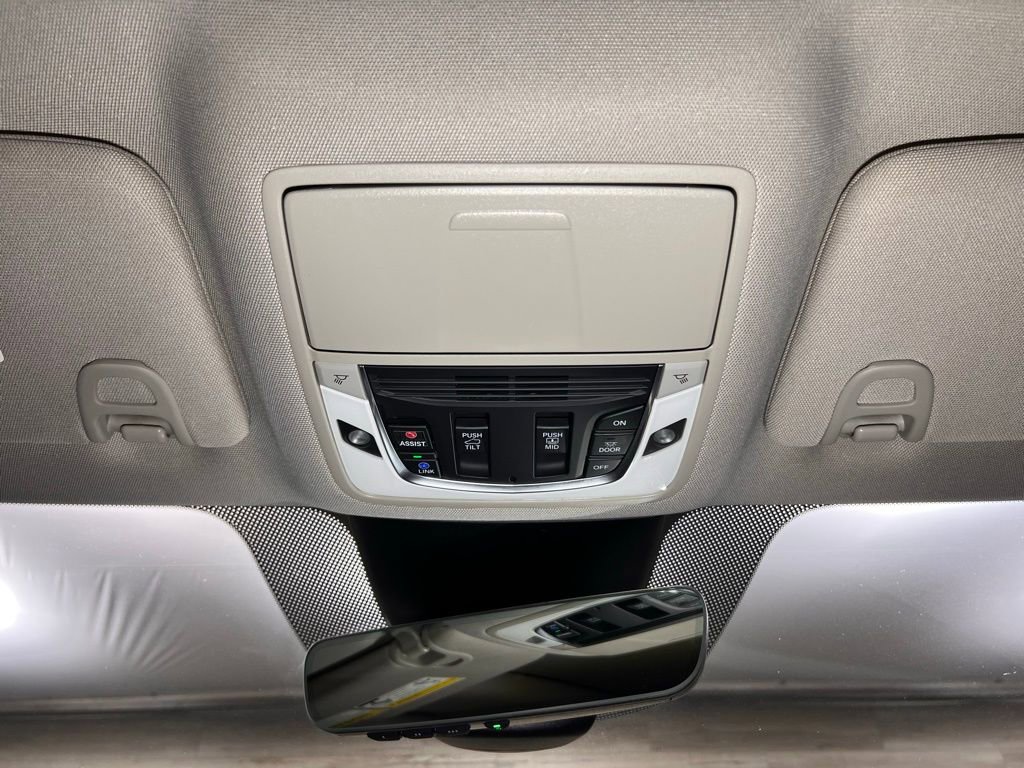 Used 2023 Acura MDX SH-AWD w/ Technology Package image 24