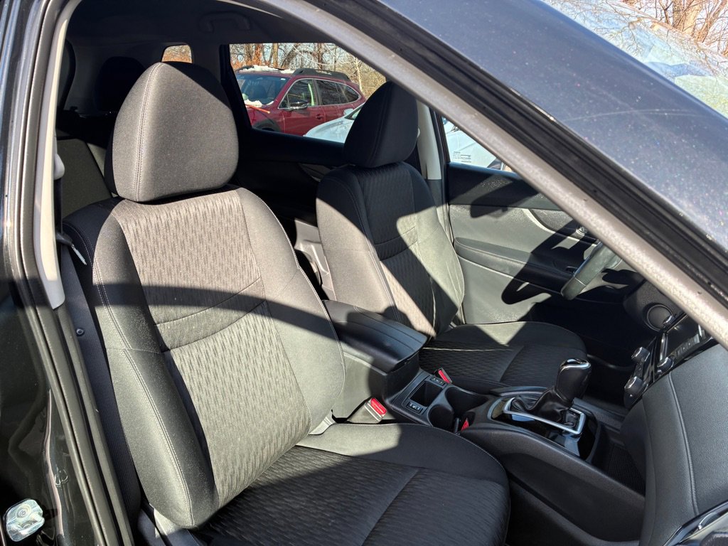 Used 2018 Nissan Rogue SV w/ Premium Package image 29