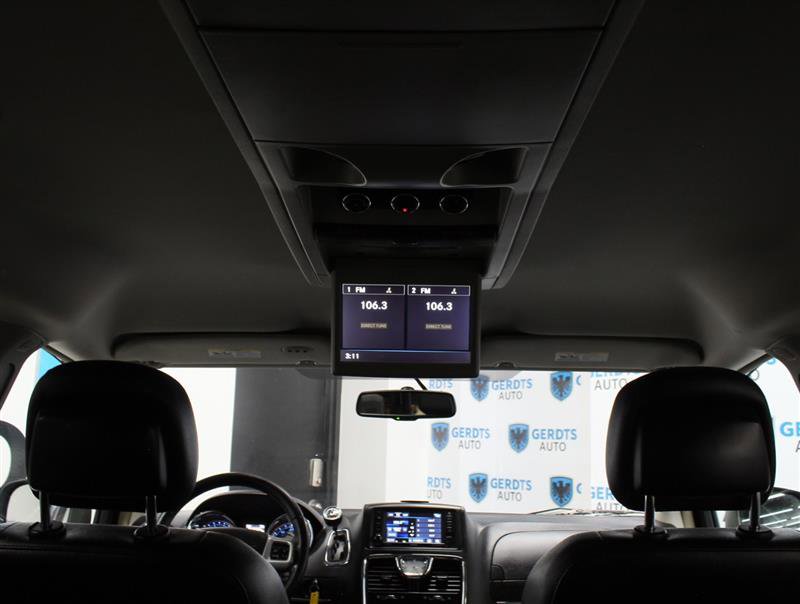 Used 2016 Chrysler Town & Country Touring FWD image 18
