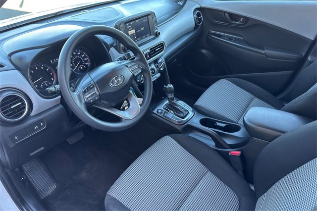 Used 2021 Hyundai Kona SE w/ Cargo Package image 13