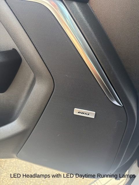 Used 2025 Chevrolet Suburban High Country image 21