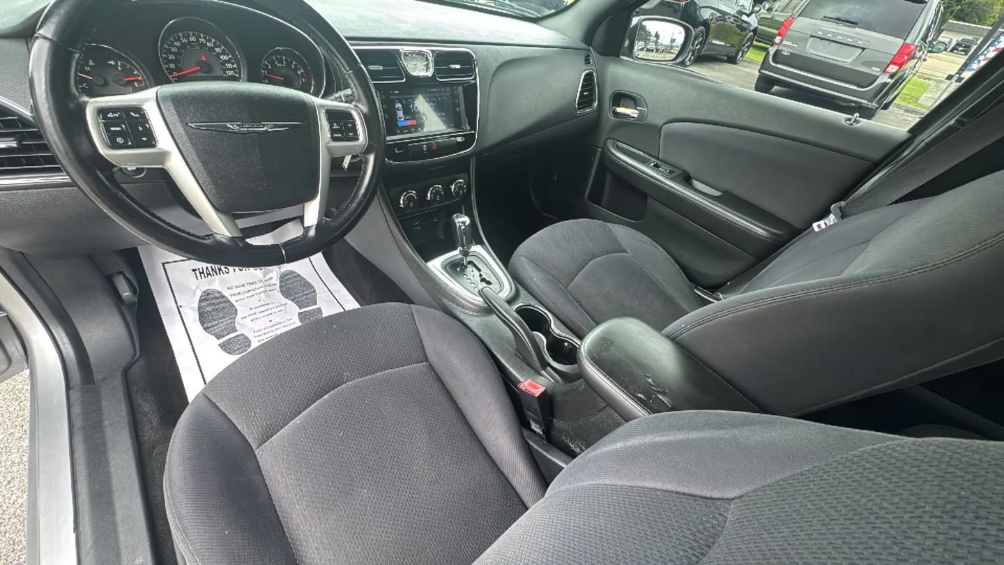 Used 2013 Chrysler 200 Touring w/ S Exterior Appearance Pkg FWD image 11