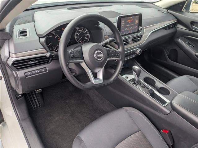Used 2025 Nissan Altima 2.5 SV FWD image 9