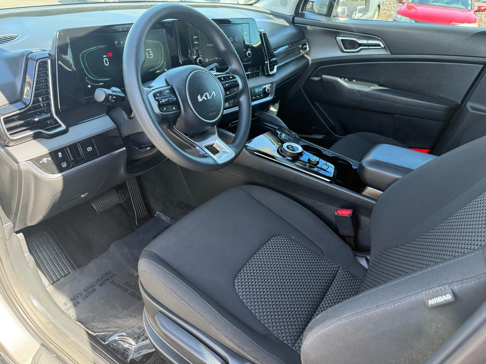 Used 2025 Kia Sportage LX FWD image 12