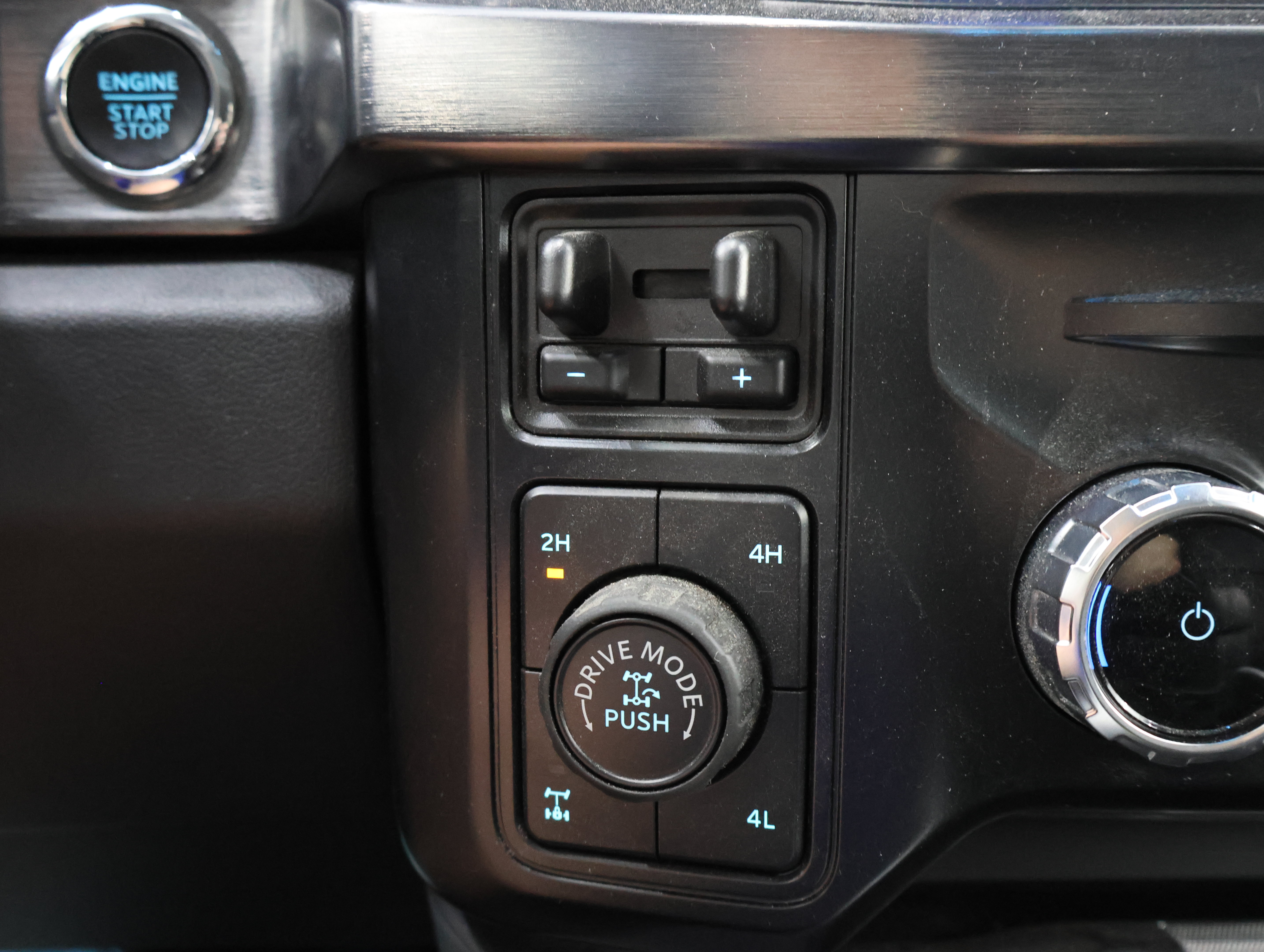 Used 2025 Ford F250 Lariat w/ Lariat Ultimate Package AWD/4WD image 52