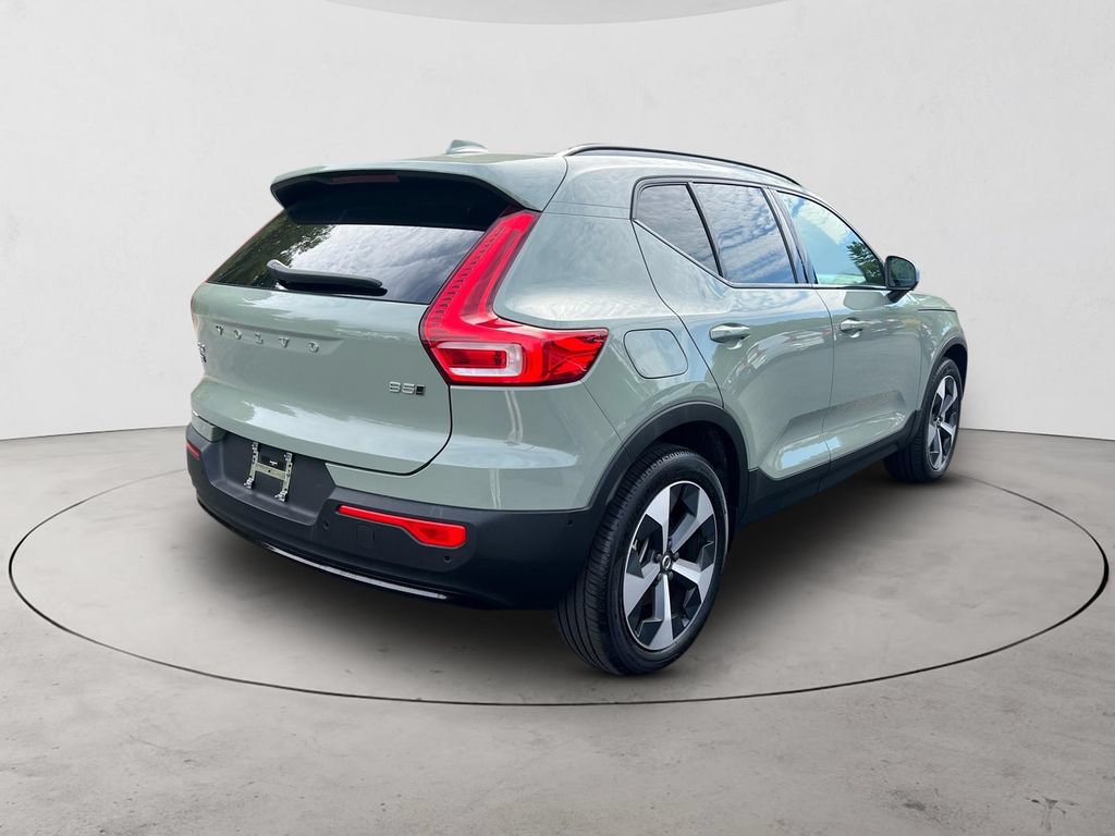 Certified 2025 Volvo XC40 B5 Plus AWD/4WD image 5