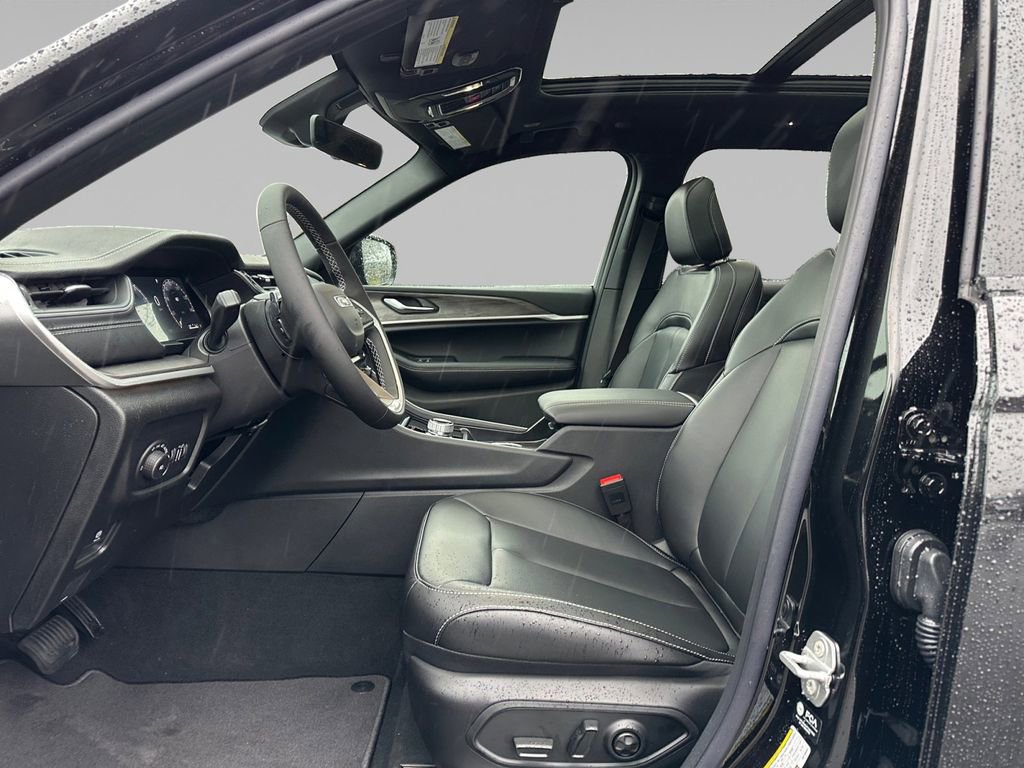 New 2025 Jeep Grand Cherokee Limited w/ Trailer Tow Package image 11