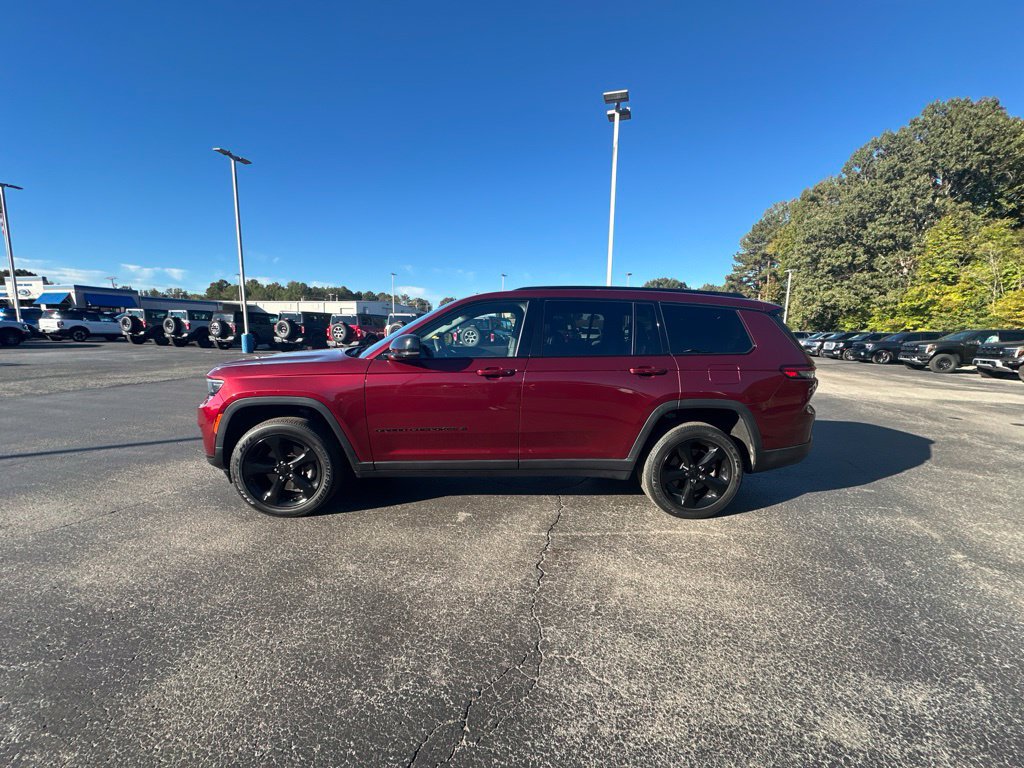 Used 2023 Jeep Grand Cherokee L Laredo AWD/4WD image 3